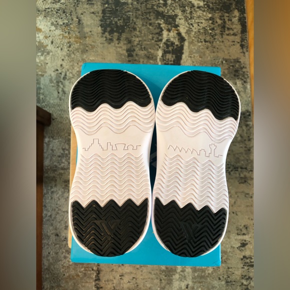 VESSI Everyday Sneaker - Picture 5 of 6